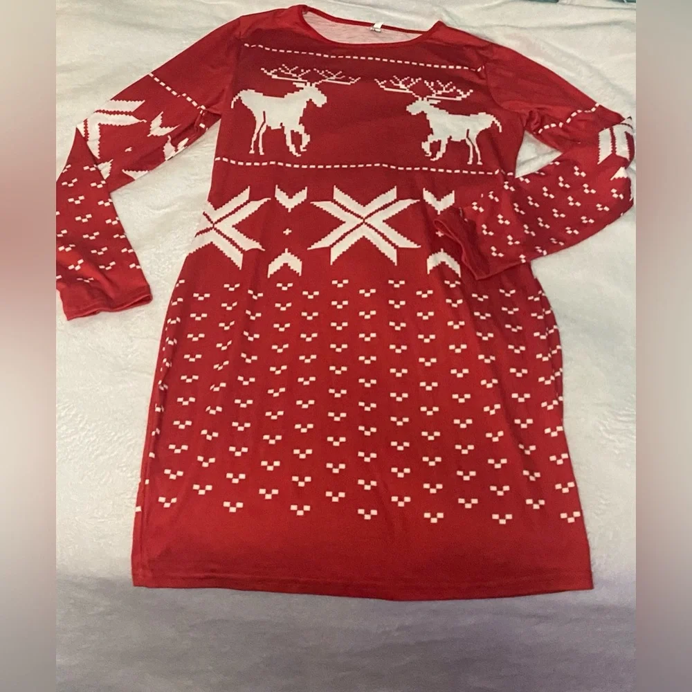 🎁 Red & White Dress with Reindeer Pattern - Picture 3 of 5